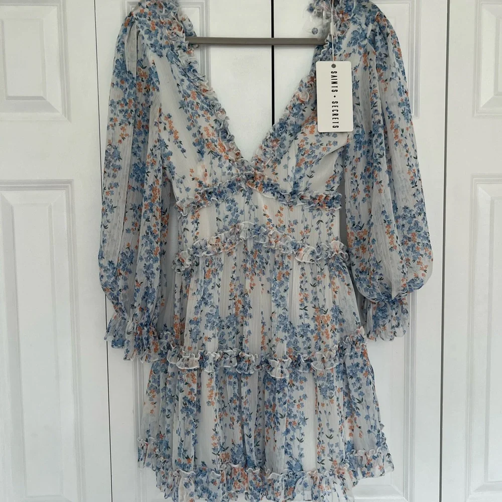 Beautiful flower dress - Picture 3 of 11